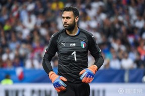 包含法国杯清晨走向成谜；塞维利亚强势反弹；气氛紧张；资深球员宣示担当的词条