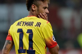 关于内马尔在巴塞罗那比赛中重要助攻，比赛局势复杂引发热议！的信息