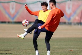 足球友谊赛，徽州玄武队与吴越闪电队逆转，体能对抗拉满！快速转换撕裂防线的简单介绍