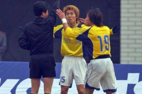 粤西雄鲨队击败岭北山猫队，足球淘汰赛上演裁判判罚引热议！精神属性拉满的简单介绍